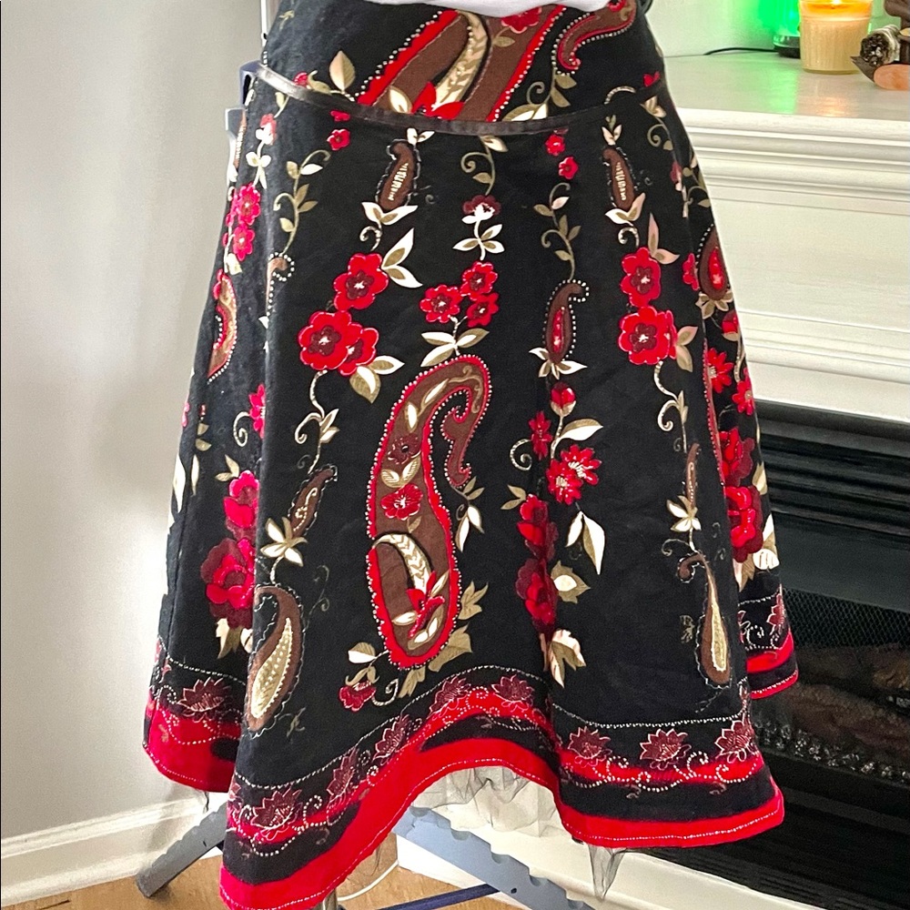 BEAUTIFULLY DESIGNED VINTAGE CIRCLE SKIRT *NWT*